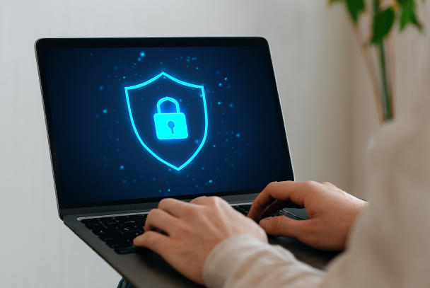 Cadenas numérique représentant la sécurité en ligne